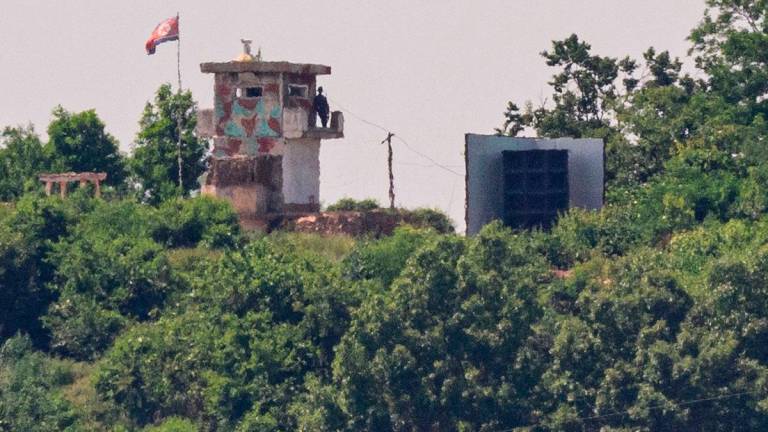 (FILES) This photo shows a North Korean soldier standing guard in a watch tower next to a giant loudspeaker (R), near the Demilitarized Zone (DMZ) dividing the two Koreas in Paju on June 12, 2025. The powerful sister of North Korea's leader on August 14, 2025, denied reports by the South Korean military that Pyongyang had removed propaganda loudspeakers along the border. - ANTHONY WALLACE / AFP