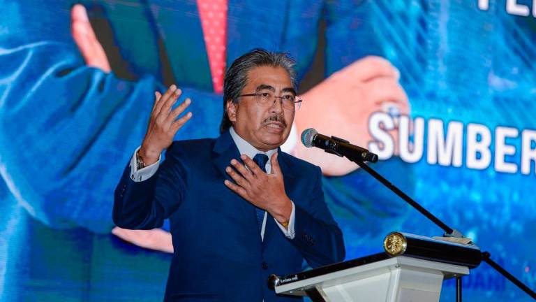 Menteri Perladangan dan Komoditi memangku Menteri Sumber Asli dan Kelestarian Alam (NRES), Datuk Seri Johari Abdul Ghani menyampaikan ucapan pada Majlis Perasmian Hari Tanah Negara Ke-9 Tahun 2025 di Auditorium Jakim, Presint 3, Putrajaya hari ini -fotoBERNAMA