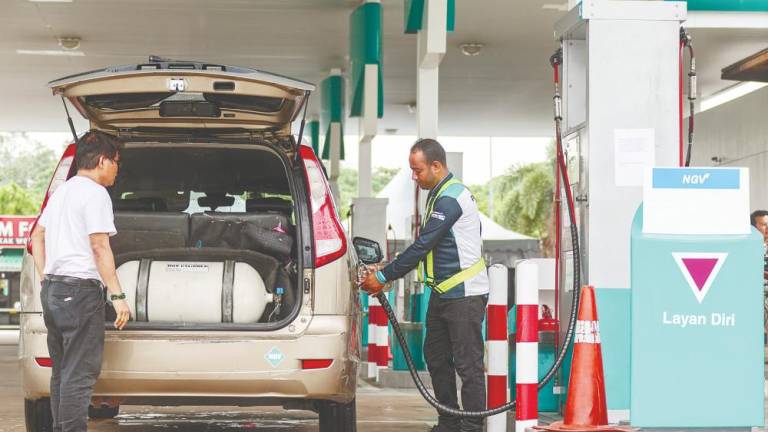 Motor vehicles powered by natural gas will no longer be allowed to be registered or licensed for use on Malaysian roads starting July 1, 2025. – BERNAMAPIC