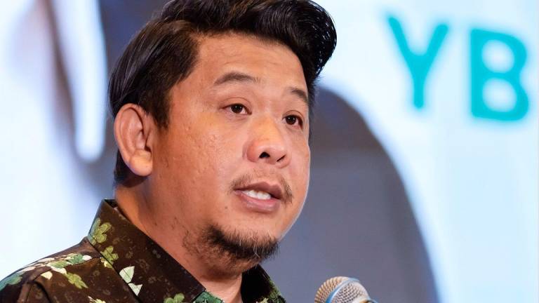 Timbalan Menteri Kesihatan Datuk Lukanisman Awang Sauni. - fotoBERNAMA