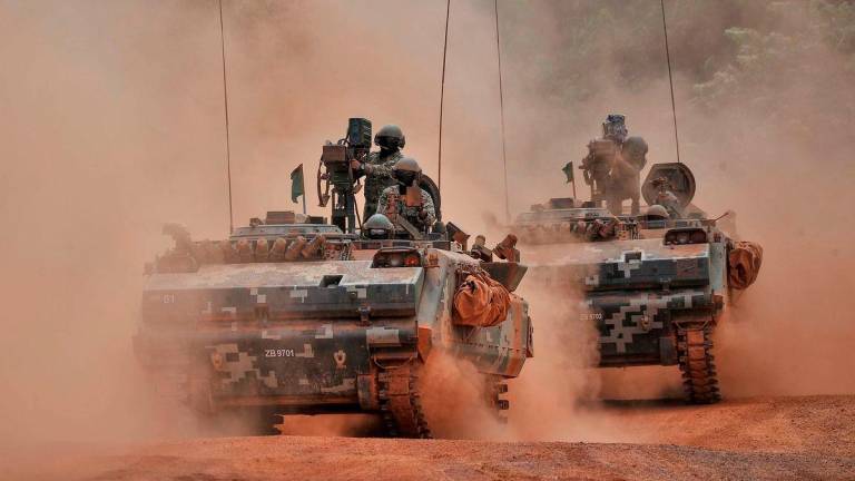 Gambar Hiasan Sahaja - Anggota Tentera Darat Malaysia menunjukkan kekuatan perisai jenis ACV 300 ADNAN- 81 mm Mortar ketika sesi Latihan Kuasa Tembakan 2021 yang dianjurkan Angkatan Tentera Malaysia (ATM) di Kem Syed Sirajuddin, Gemas pada Oct 2021 - BERNAMA