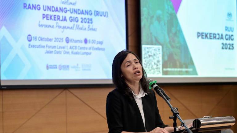 Deputy Minister of Communications Teo Nie Ching speaks at the 2025 GIG Workers Bill (RUU) Briefing Session at the AICB Centre of Excellence, today. – BERNAMA