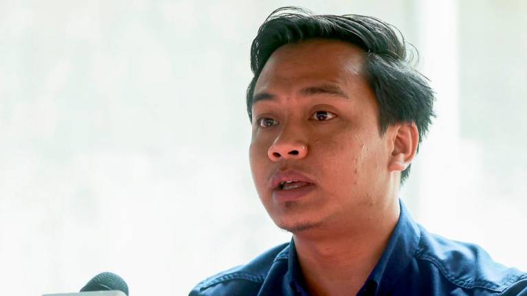 Pantai Jerejak assemblyman Fahmi Zainol - BERNAMApix