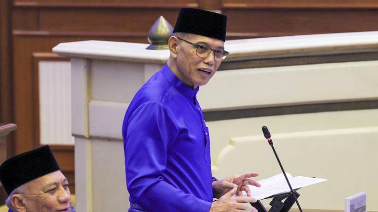 Menteri Besar Pahang, Datuk Seri Wan Rosdy Wan Ismail ketika membentangkan Belanjawan Pahang 2025 dengan tema 'Prestasi Dipertingkat, Kemakmuran Dipertahan' di Dewan Undangan Negeri (DUN) Pahang hari ini.- fotoBERNAMA