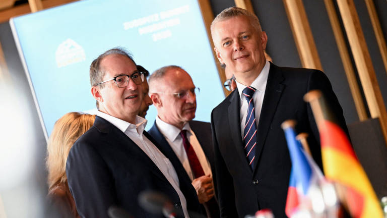Polish Interior Minister Tomasz Siemoniak and German Interior Minister Alexander Dobrindt attend a meeting to discuss migration policies, during Zugspitze Summit, near Garmisch-Partenkirchen, Germany, July 18, 2025. - REUTERS