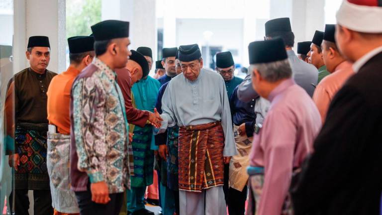 Sultan Selangor Sultan Sharafuddin Idris Shah berkenan berangkat pada Majlis Sambutan Maulidur Rasul Peringkat Negeri Selangor Tahun 1447H/ 2025M di Auditorium Dewan Syarahan dan Muzakarah Islam Shah Alam, Masjid Sultan Salahuddin Abdul Aziz Shah hari ini. - BERNAMA
