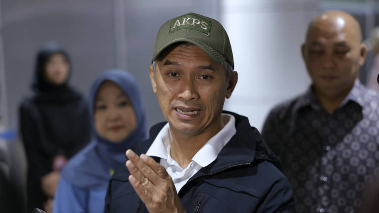 Director-General of the Malaysian Border Control and Protection Agency (AKPS), Datuk Seri Mohd Shuhaily Mohd Zain, met with media practitioners regarding the foreign nationals who were detained at Kuala Lumpur International Airport (KLIA) yesterday. – BERNAMA