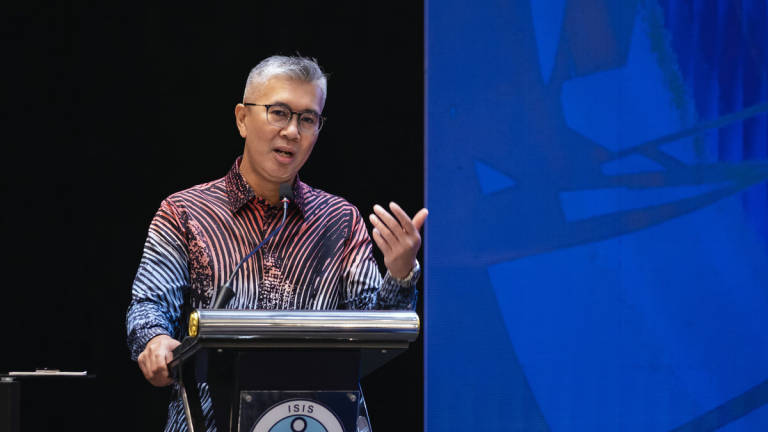 Minister of Investment, Trade and Industry, Tengku Datuk Seri Zafrul Abdul Aziz, delivers the keynote address at PRAXIS 2025 today. – BERNAMA