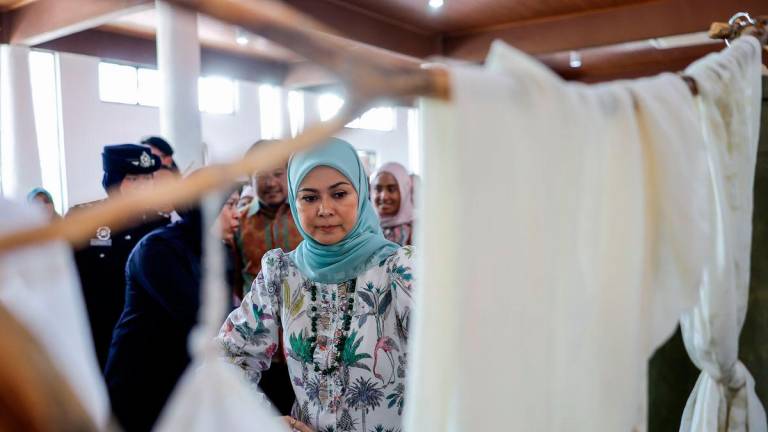 The Tengku Permaisuri of Selangor, Tengku Permaisuri Norashikin, graciously visited the booths at the Opening Ceremony of *Warna-Warni Botani: Fabrication Festival* at the National Botanical Garden in Shah Alam today. – BERNAMA
