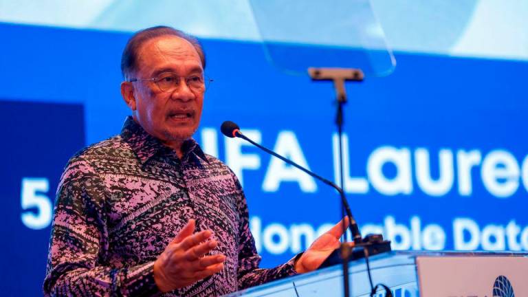 Perdana Menteri Datuk Seri Anwar Ibrahim menyampaikan ucapan semasa Anugerah Kewangan Islam Global (GIFA) 2025 di sini hari ini - fotoBERNAMA