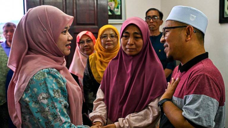 Education Minister Fadhlina Sidek (left) extends her condolences to Khairol Rizal Mustafar (right) and Norfazila Md Lajin (second from right), the parents of pupil Abdul Fatah Khairol Rizal, at their residence in Kampung Masjid today. Media previously reported that the victim, Abdul Fatah Khairol Rizal, a Year Three pupil, passed away after falling into a drainage culvert at a school in Lenggeng yesterday morning. – BERNAMA