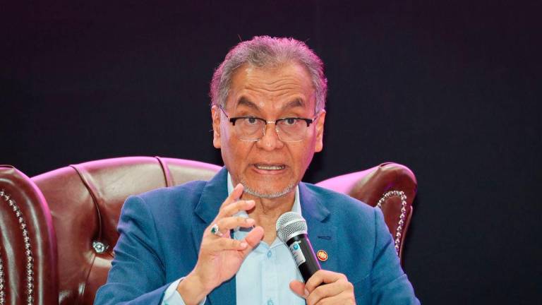 Menteri Kesihatan, Datuk Seri Dr Dzulkefly Ahmad menjawab persoalan yang diajukan hadirin pada INTAN Minister’s Conversation 2025: Reformasi Pembiayaan Kesihatan di INTAN Kampus Wilayah Timur, Kemaman, hari ini - fotoBERNAMA