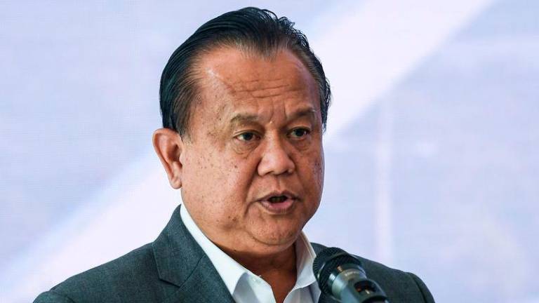Menteri Kerja Raya Datuk Seri Alexander Nanta Linggi - fotoBERNAMA