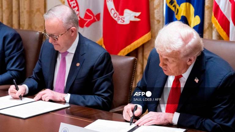 US President Donald Trump (R) and Australia’s Prime Minister Anthony Albanese sign a document on critical minerals in the Cabinet Room at the White House in Washington, DC, on October 20, 2025. - SAUL LOEB / AFP
