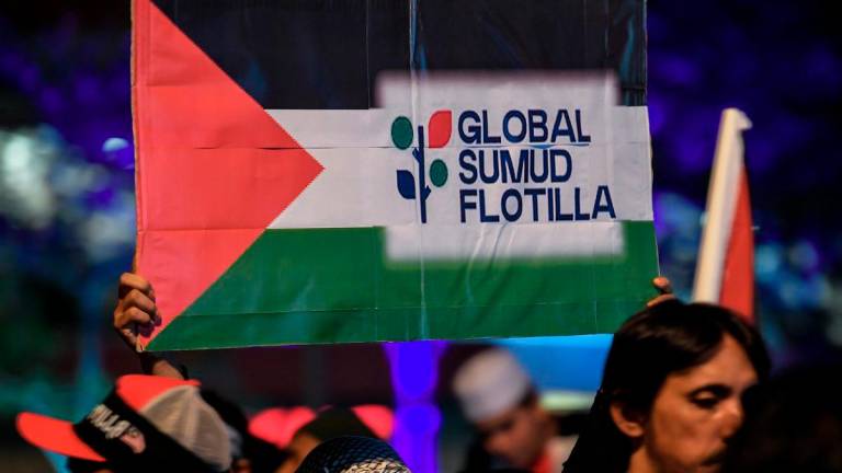 Sebahagian daripada 5,000 warga Sungai Petani berhimpun menerusi Program Himpunan Soladiriti Misi Bantuan Sumud Flotilla Nusantara ke Gaza di Dataran Zero, Sungai Petani hari ini. - BERNAMA