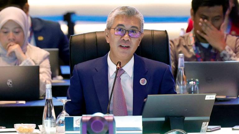 Menteri Pelaburan, Perdagangan dan Industri Tengku Datuk Seri Zafrul Abdul Aziz mempengerusikan mesyuarat Menteri-Menteri Ekonomi ASEAN (AEM) dengan Wakil Perdagangan Amerika Syarikat (USTR) United States Trade Representative Jamieson Greer, di Pusat Pameran dan Perdagangan Antarabangsa Malaysia (MITEC), di sini. - fotoBERNAMA
