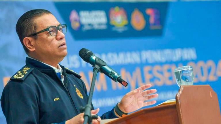 Ketua Pengarah Pengangkutan Jalan Malaysia, Datuk Aedy Fadly Ramli pada sidang media sempena majlis perasmian penutupan program MyLesen 2024 peringkat Wilayah Persekutuan Kuala Lumpur di Dewan Komuniti Setiawangsa hari ini. - fotoBERNAMA