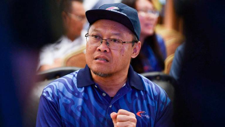 Ketua Pengarah Jabatan Perikanan Datuk Adnan Hussain. - BERNAMA