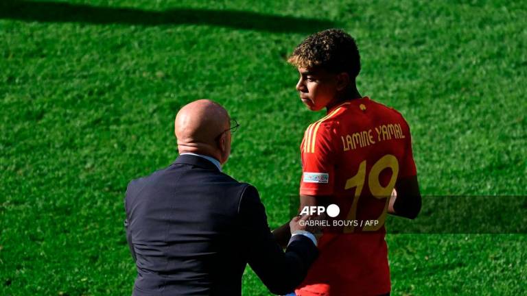 Spain's head coach Luis de la Fuente speaks with Spain's forward #19 Lamine Yamal during the UEFA Euro 2024 Group B football match between Spain and Croatia at the Olympiastadion in Berlin on June 15, 2024. - AFP