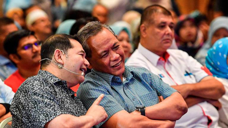 Port Dickson MP and Negeri Sembilan Menteri Besar Datuk Seri Aminuddin Harun (right) replaces Datuk Seri Mohd Rafizi Ramli (left) as a member of the Dewan Rakyat Committee of Selection for the 15th Parliament term. - BERNAMA