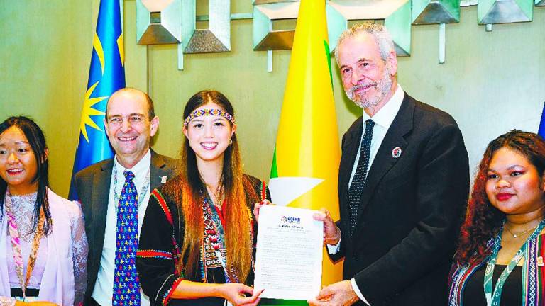 ASEAN youth delegates hand over Langkawi declaration to COP30 President Andre Correa do Lago during AMME2025.