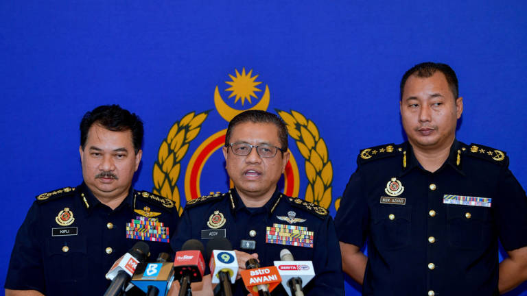 Director-General of the Road Transport Department (RTD), Datuk Aedy Fadly Ramli (centre), at a press conference after an engagement session with the Association of Lorry Operators and Express and Tour Bus Operators regarding road safety initiatives at a hotel today. – BERNAMA