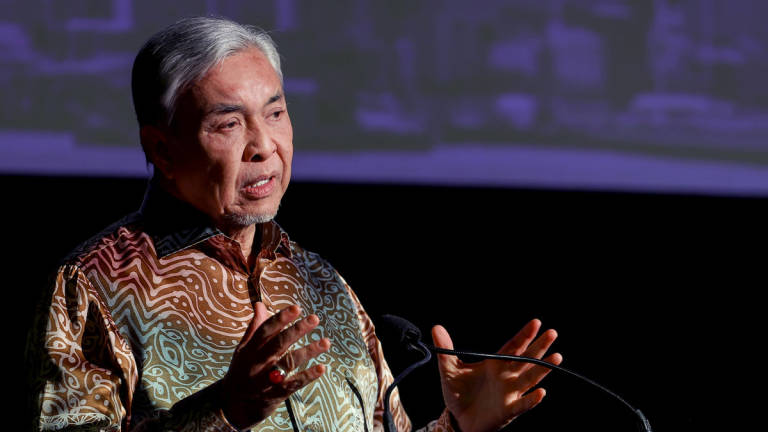 Deputy Prime Minister Datuk Seri Dr Ahmad Zahid Hamidi delivers a speech at the Meet and Greet Session with the Malaysian Community in Wellington in conjunction with his working visit today. – BERNAMA