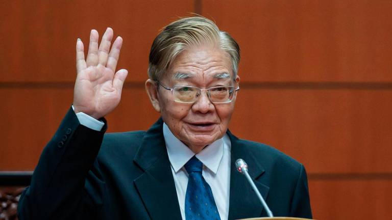 DAP veteran Datuk Leong Ngah Ngah was sworn in as a Member of the Senate (Senator) before the President of the Senate, Datuk Awang Bemee Awang Ali Basah, at the Parliament Building today. – BERNAMA