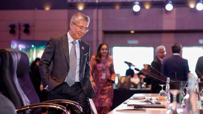 Minister of Investment, Trade and Industry (MITI) Tengku Datuk Seri Zafrul Abdul Aziz arriving at the 30th ASEAN Economic Ministers' (AEM)-Closer Economic Relations (CER) Consultation held in conjunction with 57th ASEAN Economic Ministers’ Meeting (AEM) and Related Meetings at Malaysia International Trade and Exhibition Centre (MITEC) today. - BERNAMA