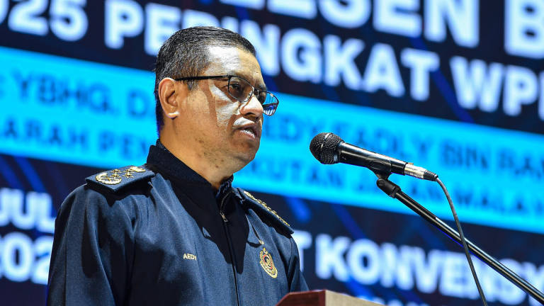 Director-General of the Road Transport Department (JPJ), Datuk Aedy Fadly Ramli, delivers the officiating speech at the 2025 MyLesen B2 Programme for the Federal Territory of Kuala Lumpur (WPKL) held at the MPAJ Convention Centre, Taman Melawati, today. - BERNAMA