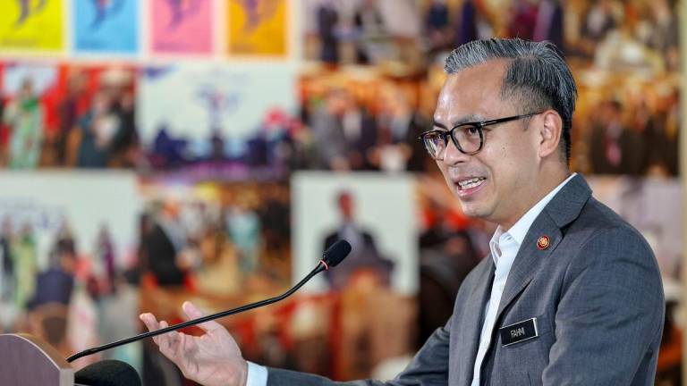 Menteri Komunikasi Fahmi Fadzil - BERNAMA