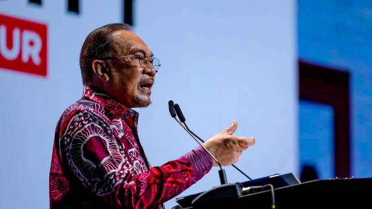 Perdana Menteri, Datuk Seri Anwar Ibrahim menyampaikan ucapan pada SMARTCITY EXPO KUALA LUMPUR di Pusat Konvensyen Kuala Lumpur, hari ini - fotoBERNAMA
