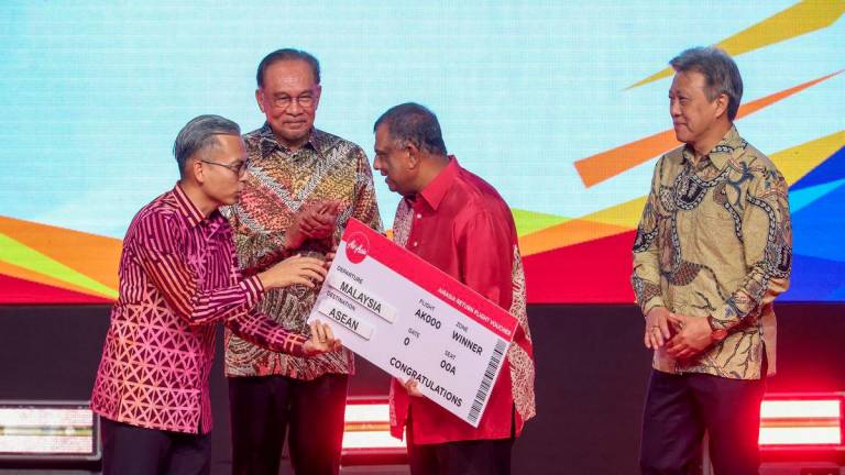AirAsia, in collaboration with the Ministry of Communications, is offering an exclusive 50 per cent discount on base fares for round-trip flights to 57 destinations across ASEAN to all registered Malaysian media members in conjunction with the National Journalists' Day (HAWANA) 2025 celebration at the World Trade Centre Kuala Lumpur (WTCKL), today. - BERNAMAPIX