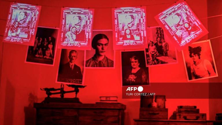 A projection illuminates the belongings of Mexican painter Frida Kahlo at the Casa Kahlo Museum in the Coyoacan neighborhood of Mexico City on October 3, 2025. - AFP