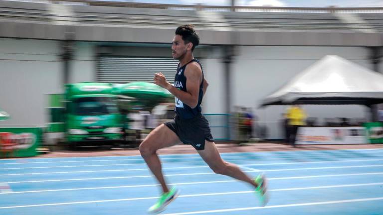 The national men’s 800-meter athlete, Wan Muhammad Fazri Wan Zahari, in action during the men’s 800-meter final at the Malaysia Open Athletics Championship at the Tuanku Syed Putra Stadium today. - BERNAMA
