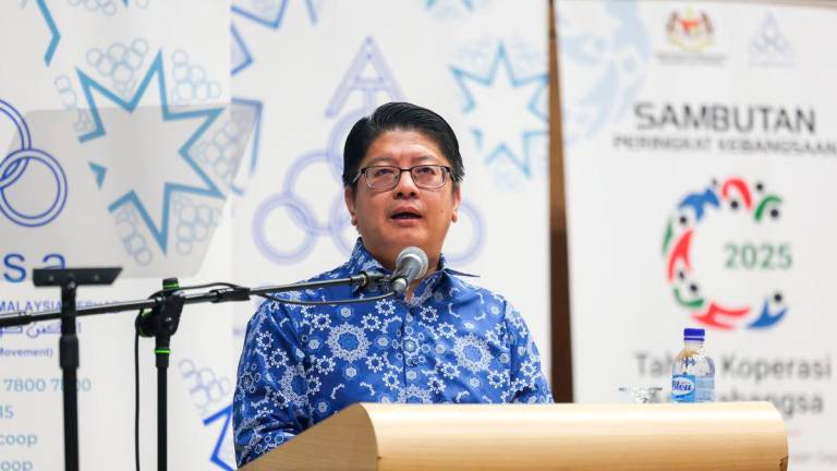 Menteri Pembangunan Usahawan dan Koperasi Datuk Ewon Benedick - fotoBERNAMA