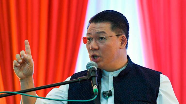 Menteri Perumahan dan Kerajaan Tempatan Nga Kor Ming berucap pada program sumbangan Kasih MADANI sempena Deepavali 2025 di sini hari ini -fotoBERNAMA