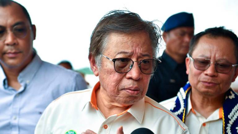Premier Sarawak Tan Sri Abang Johari Tun Openg ditemui pemberita selepas menghadiri Majlis Penangguhan Pesta Simunjan di Tapak Regatta Pesta Simunjan, hari ini - fotoBERNAMA