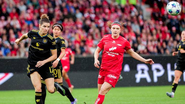 Brann's midfielder Signe Gaupset (R) and Manchester United's defender Dominique Janssen vie for the ball during the UEFA Champions League qualifying match between SK Brann Kvinner and Manchester United at Brann Stadium, in Bergen, Norway on September 11, 2025. - Paul S. Amundsen/NTB/AFPPIX