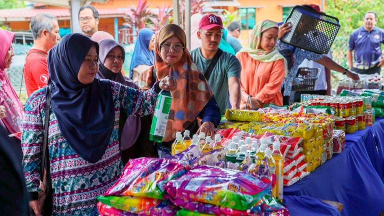 Mohamad Idham said with Sara aid for poor families and STR payments, households can cover the cost of daily essentials without turning to costly borrowing or cutting corners on nutrition and education. – BERNAMAPIC