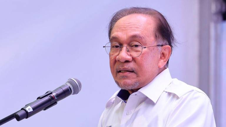Perdana Menteri Datuk Seri Anwar Ibrahim ketika berucap pada Perasmian Kilang Pembuatan Kenderaan Perisai Nasional di Mildef Technologies Sdn Bhd (Mildef), Sendayan hari ini - fotoBERNAMA