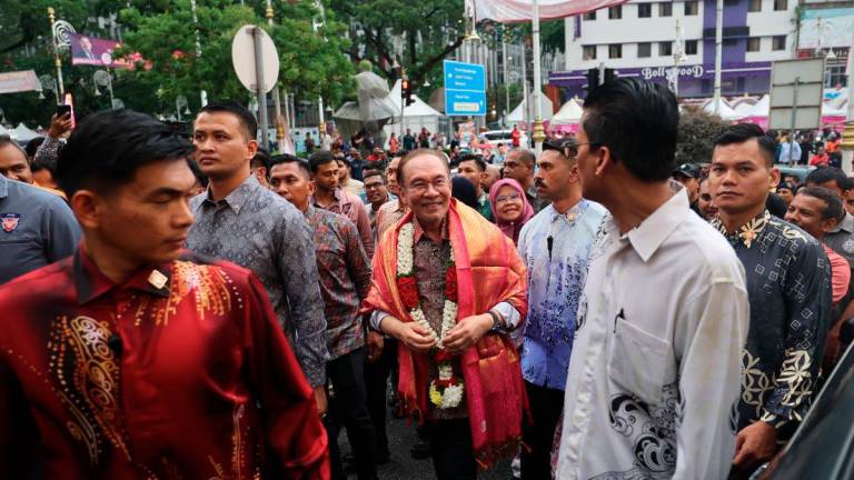 Prime Minister Datuk Seri Anwar Ibrahim surveys the Deepavali celebration preparations at Jalan Little India, Brickfields, today. – BERNAMA