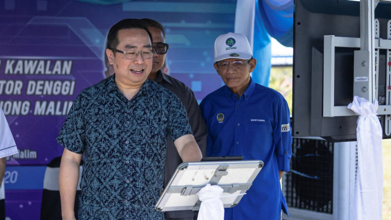 Minister of Science, Technology and Innovation, Chang Lih Kang, officiates the Closing Ceremony of the Dengue Vector Control Strategy Effectiveness Programme at the Open Area of Bunga Raya Zone, Behrang, today. – BERNAMA