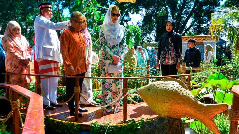 Sultanah Kelantan berkenan rasmi Pesta Flora Negeri 2025