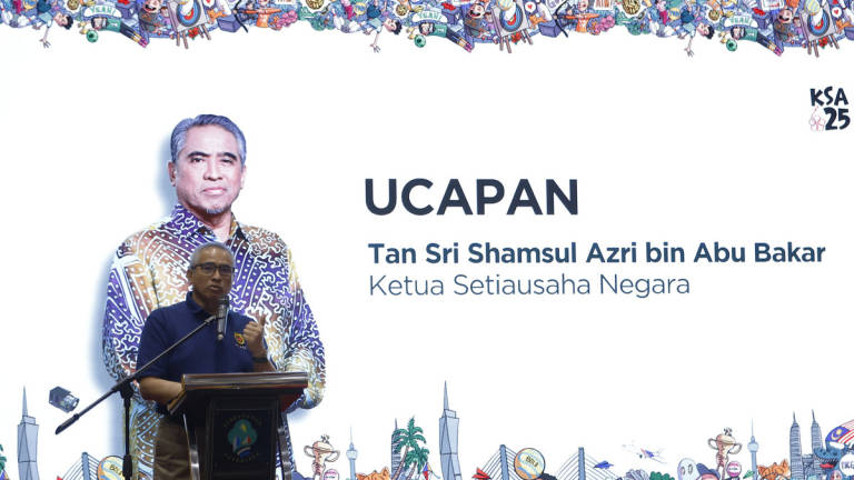 Ketua Setiausaha Negara, Tan Sri Shamsul Azri Abu Bakar menyampaikan ucapan pada perasmian Karnival Sukan Persatuan Bekas Pelajar MRSM Malaysia (ANSARA) 2025 hari ini. - BERNAMA