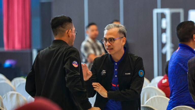 Menteri Komunikasi Datuk Fahmi Fadzil ketika meninjau raptai penuh sempena Sambutan Hari Malaysia 2025 di Pusat Konvensyen PICCA @ Arena Butterworth, semalam - fotoBERNAMA