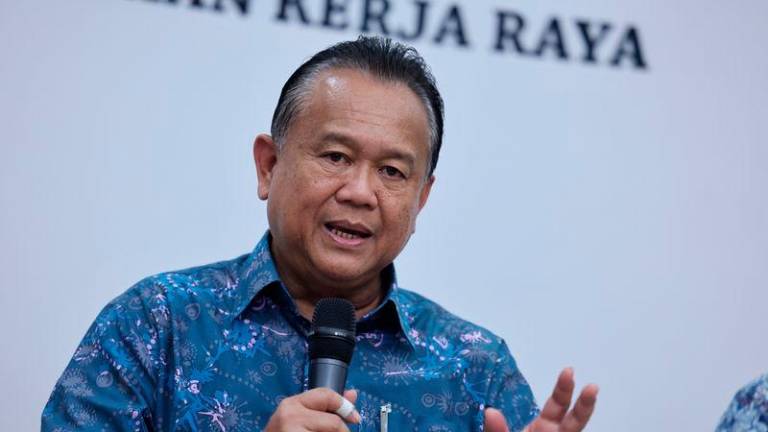 Menteri Kerja Raya Datuk Seri Alexander Nanta Linggi - fotoBERNAMA