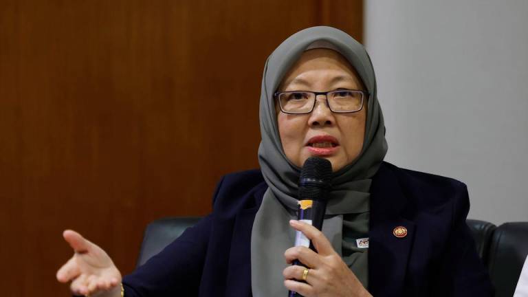 Menteri di Jabatan Perdana Menteri (Wilayah Persekutuan) Datuk Seri Dr. Zaliha Mustafa bercakap pada sidang media mengenai isu Kampung Sungai Baru di pejabatnya hari ini. - BERNAMA