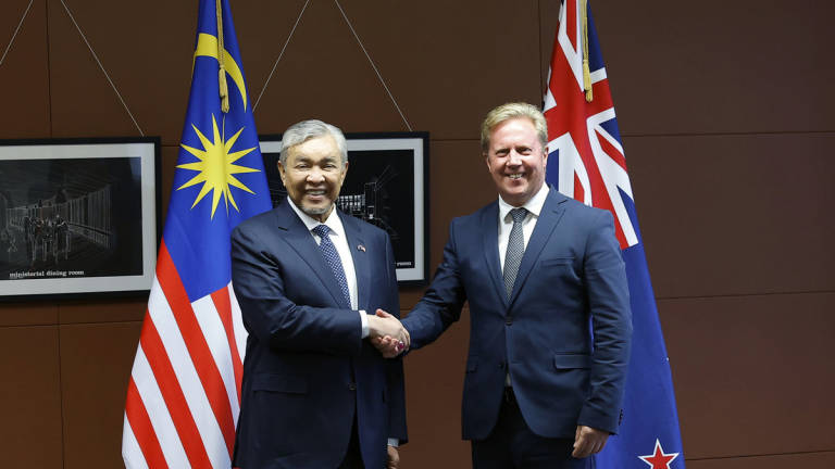 Deputy Prime Minister Datuk Seri Dr Ahmad Zahid Hamidi (left) holds a bilateral meeting with New Zealand’s Minister for Agriculture, Trade and Investment, Todd McClay, at the New Zealand Parliament building today. – BERNAMA