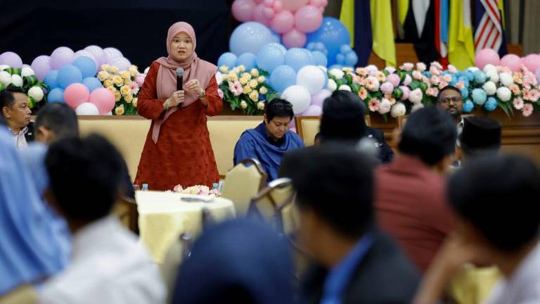 Menteri Pendidikan, Fadhlina Sidek, bercakap pada Sesi Town Hall Anti Buli bersama wakil murid di bawah Kementerian Pendidikan di Bangunan Hal Ehwal Undang-Undang, hari ini -fotoBERNAMA